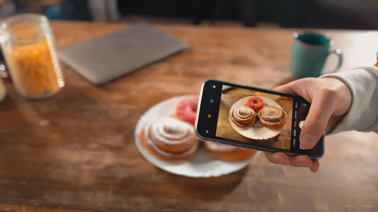Stock Video Couple In A Restaurant Taking Photos Of The Dessert Live Wallpaper For PC - Free Download