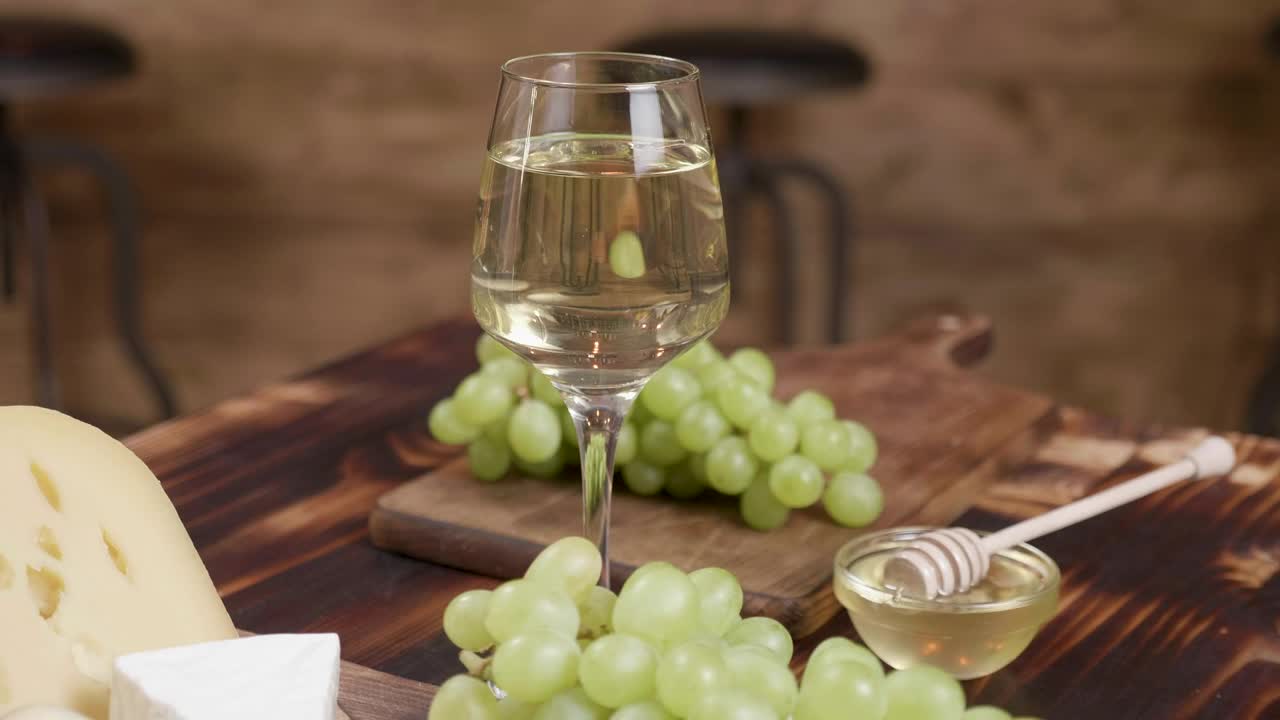 Free Stock Video Wine With Grapes And Cheeses Live Wallpaper - Free Download