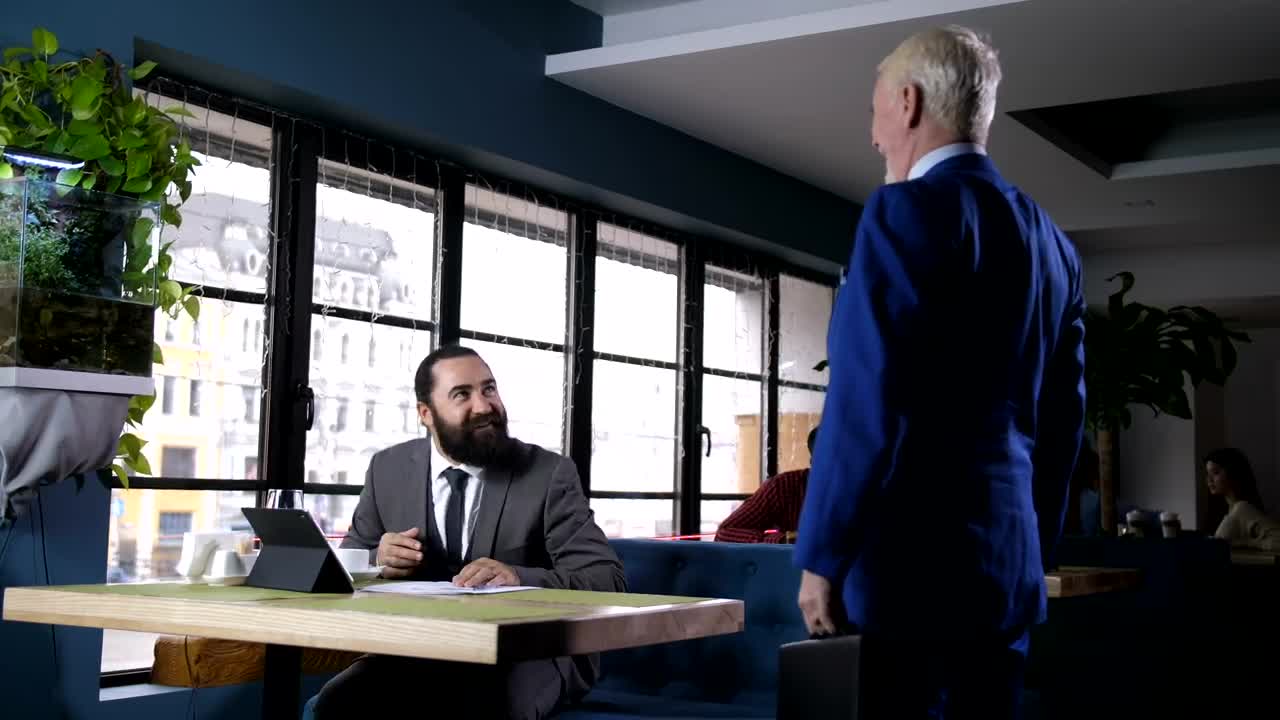 Stock Video Meeting At A Coffee Sho Animated Wallpaper - Free Download