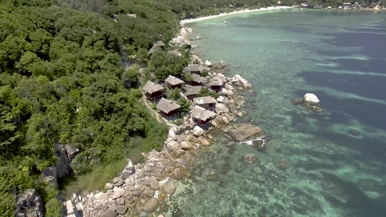 Free Stock Video Rocky Seashore With Bungalows Live Wallpaper - Free Download