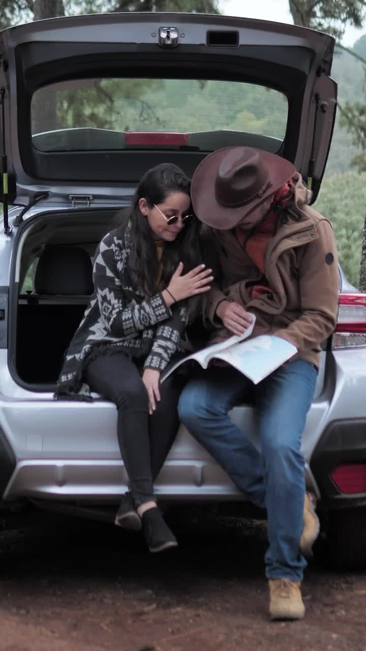 Stock Video Couple Watching A Map In The Trunk Of A Car Live Wallpaper For PC - Free Download