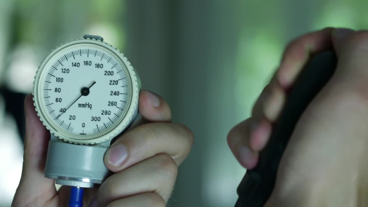 Stock Video Doctor Pumping The Pressure Device Live Wallpaper For PC - Free Download