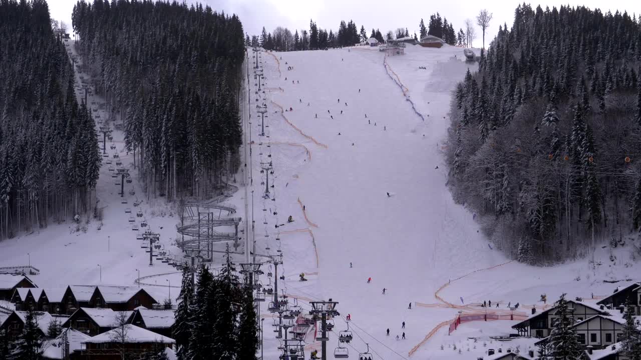 Free Video Stock Skiers Enjoying The Mountain In The Snow Live Wallpaper - Free Download