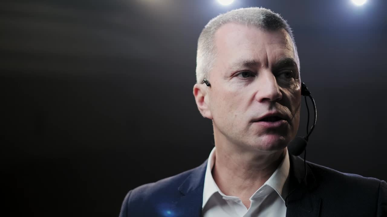 Free Video Stock Slow Motion Portrait Of A Lecturer Speaking Live Wallpaper - Free Download