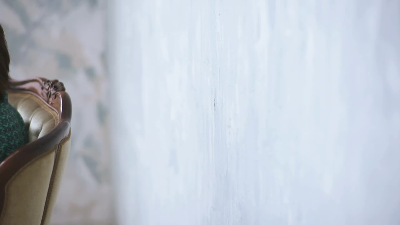 Free Stock Video Woman Reading Poetry In The Living Room Live Wallpaper - Free Download