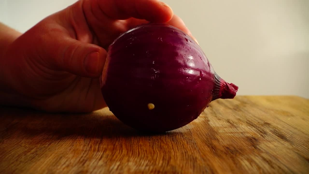 Free Video Stock Splitting A Purple Onion In Half Live Wallpaper - Free Download