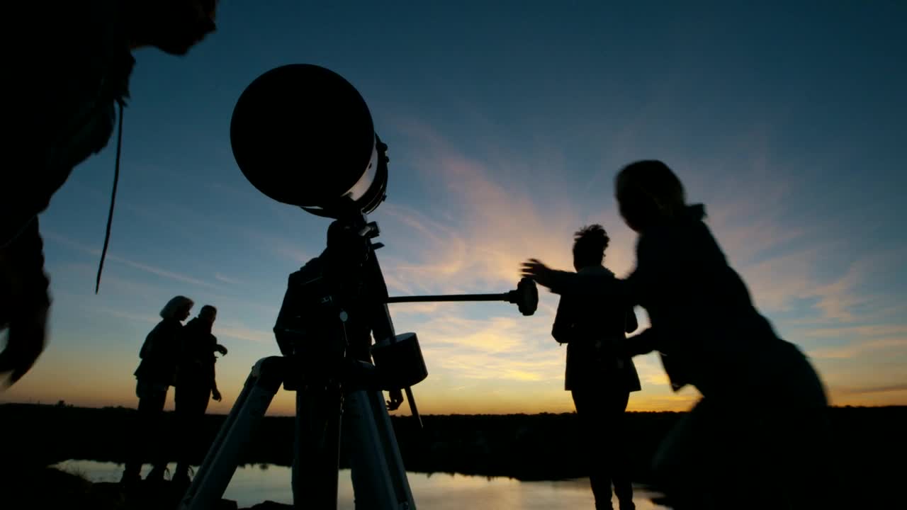 Stock Video Friends Stargazing Together At Night Live Wallpaper For PC - Free Download