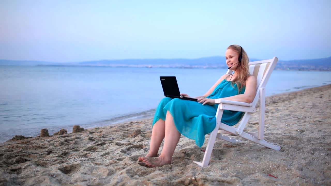 Stock Video Evening Video Call At The Beach Live Wallpaper For PC - Free Download