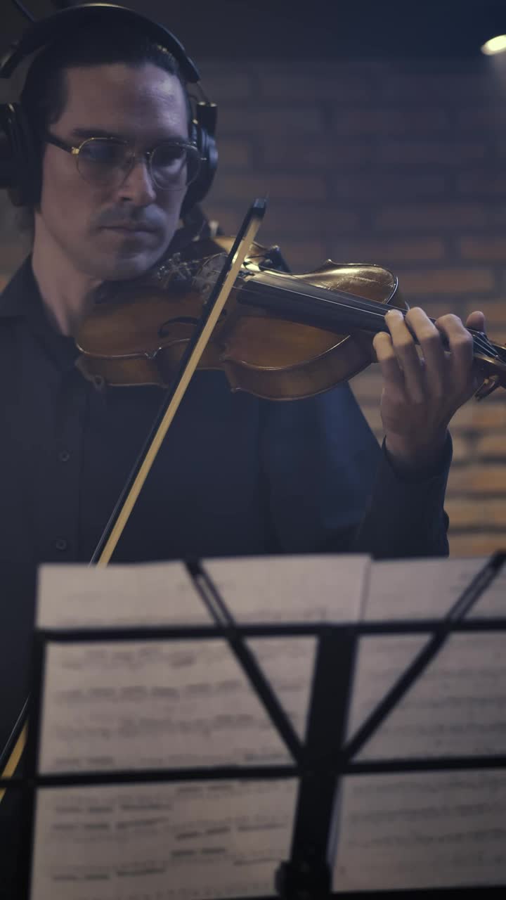 Free Video Stock Skilled Violinist Playing With Sheet Music Live Wallpaper - Free Download