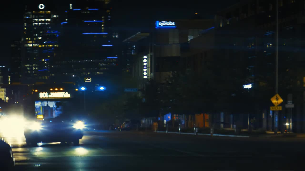 Free Video Stock Street Of A City At Night With Cars And A Live Wallpaper - Free Download