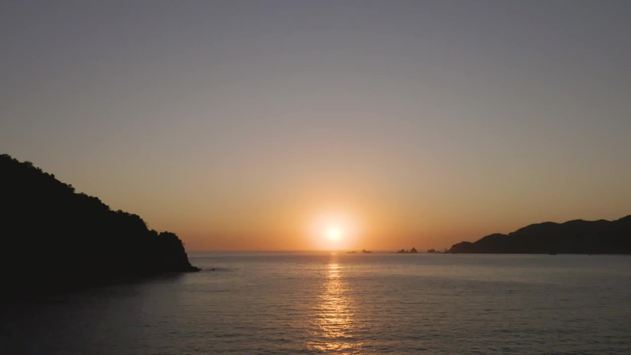 Free Video Stock Sun Setting On The Horizon Line At Sea Live Wallpaper - Free Download