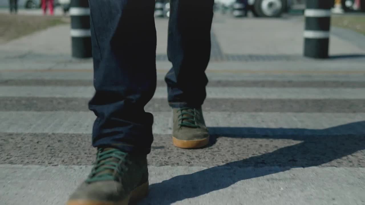 Video Stock Person Walking On Crosswalk Live Wallpaper Free - Free Download