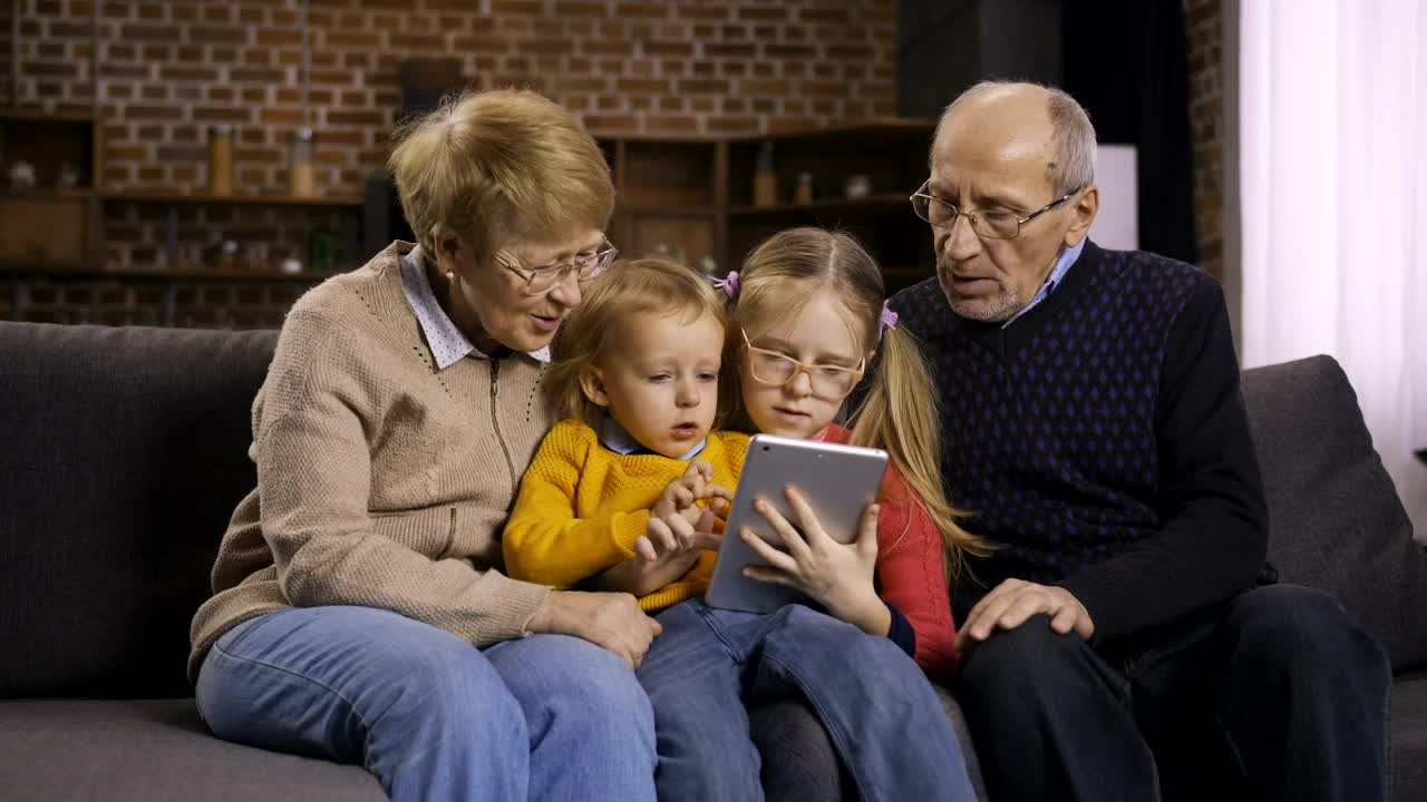 Free Stock Video Young Children With Their Grandparents Live Wallpaper - Free Download