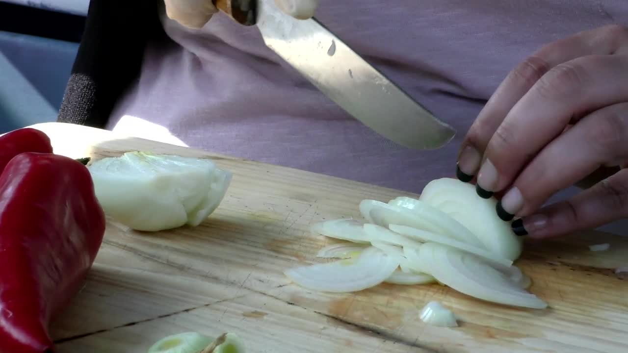 Free Video Stock Slicing An Onion On A Board Live Wallpaper - Free Download