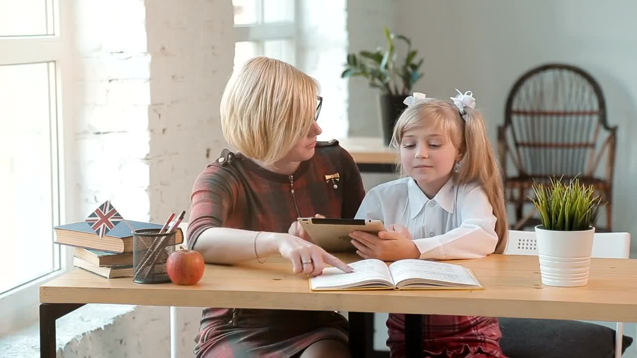 Stock Video English Education Teacher And Child Using Tablet Live Wallpaper For PC - Free Download