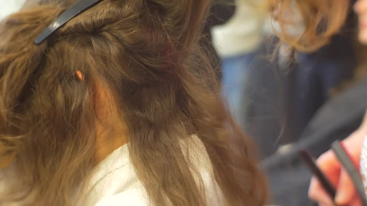 Free Stock Video Two Women Combing A Womans Blonde Hair Live Wallpaper - Free Download