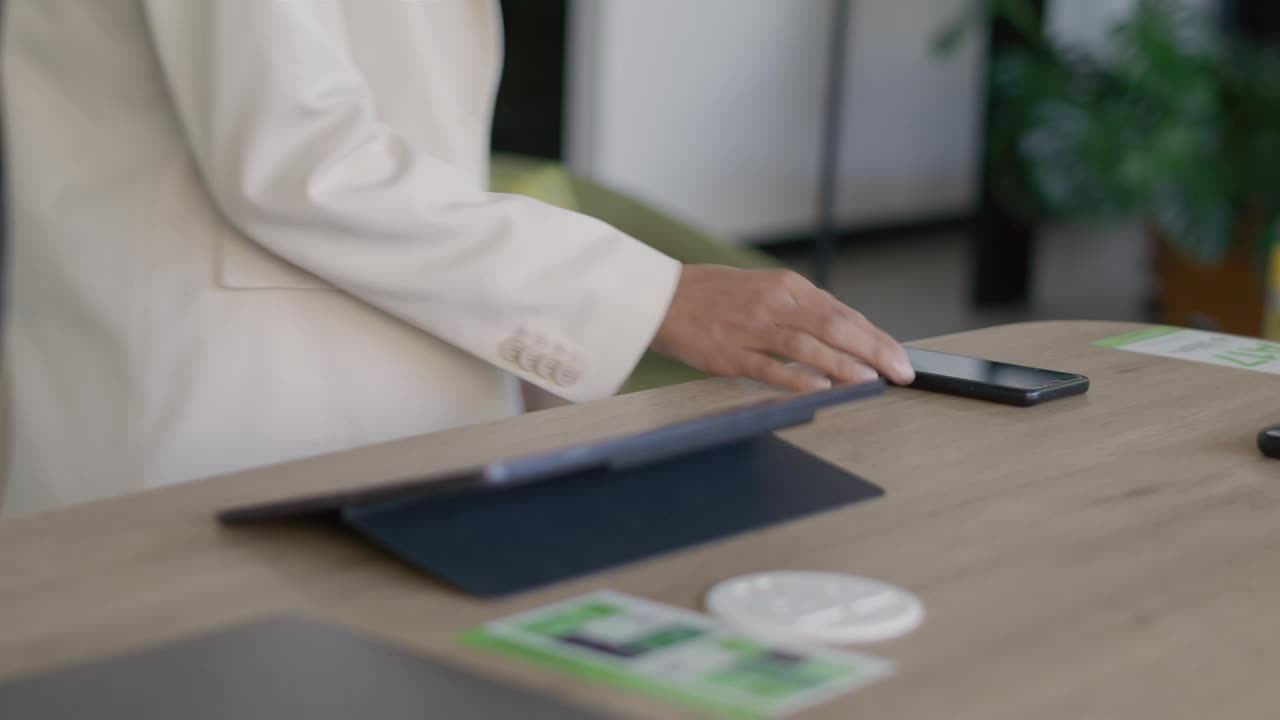 Stock Video Office Desk With Smartphones Live Wallpaper - Free Download