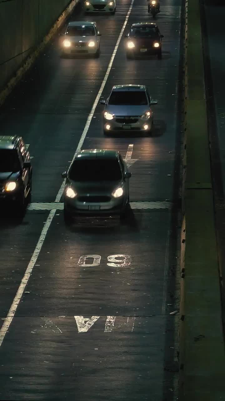 Free Stock Video Two Avenues With Many Cars Traveling At Night Live Wallpaper - Free Download