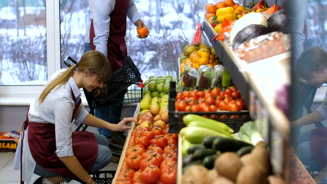 Free Video Stock Smiling Grocery Store Staff Live Wallpaper - Free Download