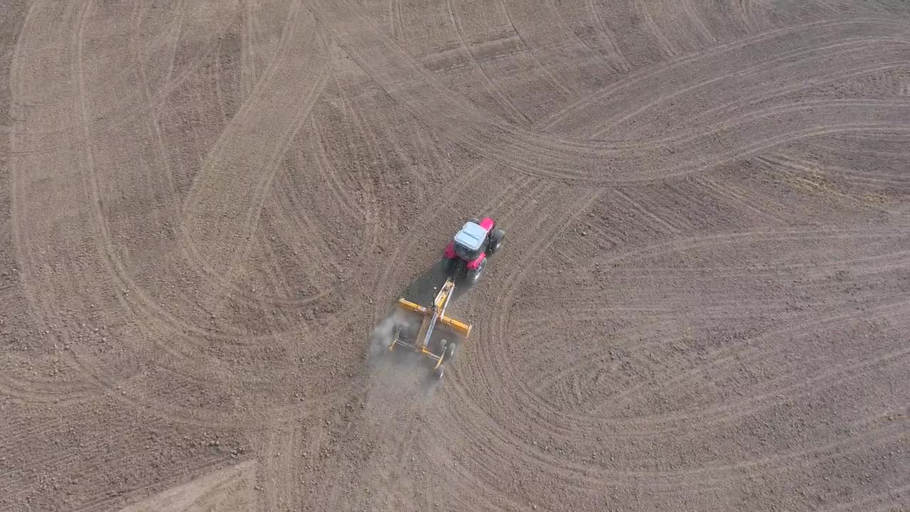 Free Video Stock tractor preparing the agricultural ground Live Wallpaper - Free Download