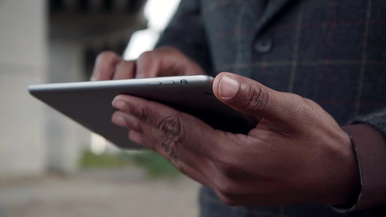 Stock Video Man In A Suit Using A Tablet Animated Wallpaper - Free Download