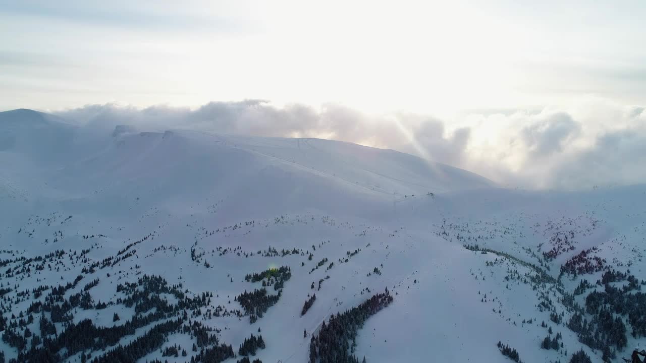 Free Stock Video Winter Mountains During A Foggy Evening Live Wallpaper - Free Download