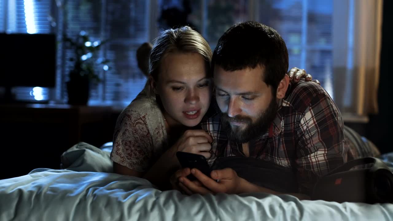 Stock Video Couple Watching The Smartphone In The Bed Live Wallpaper For PC - Free Download