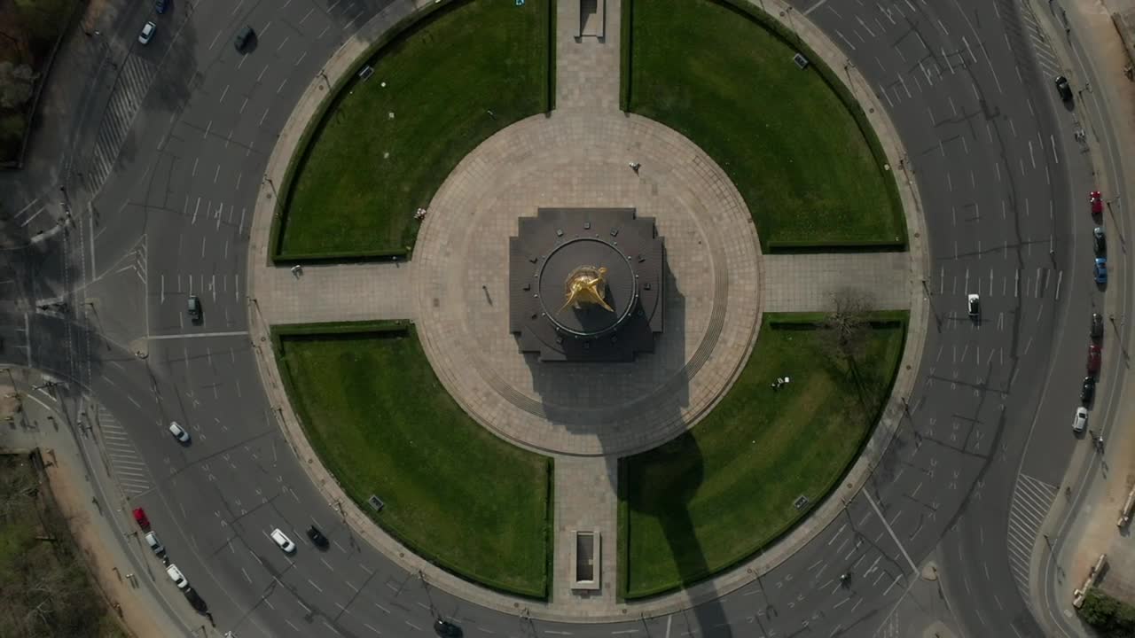 Free Video Stock top shot of a statue roundabout in the city Live Wallpaper - Free Download
