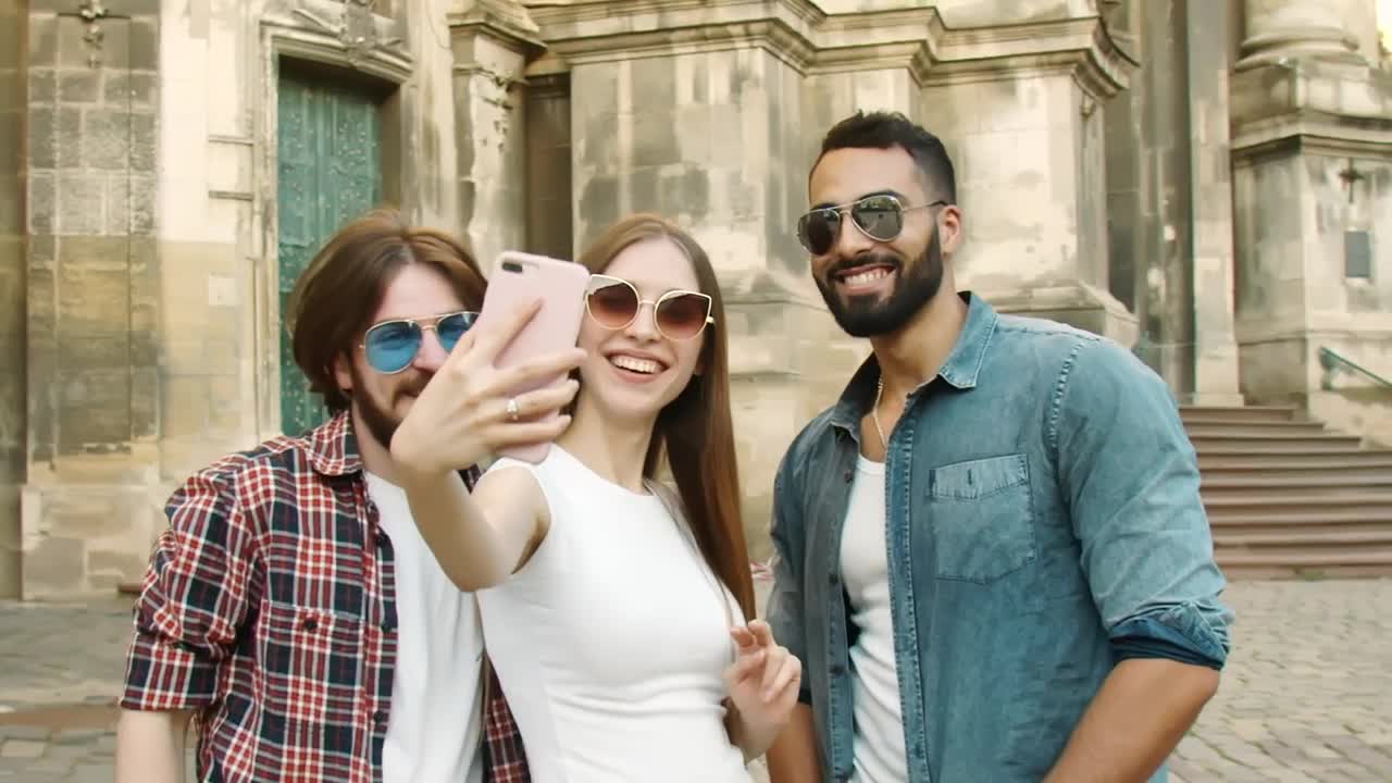 Stock Video Diverse Friends Take Selfie In London Street Live Wallpaper For PC - Free Download