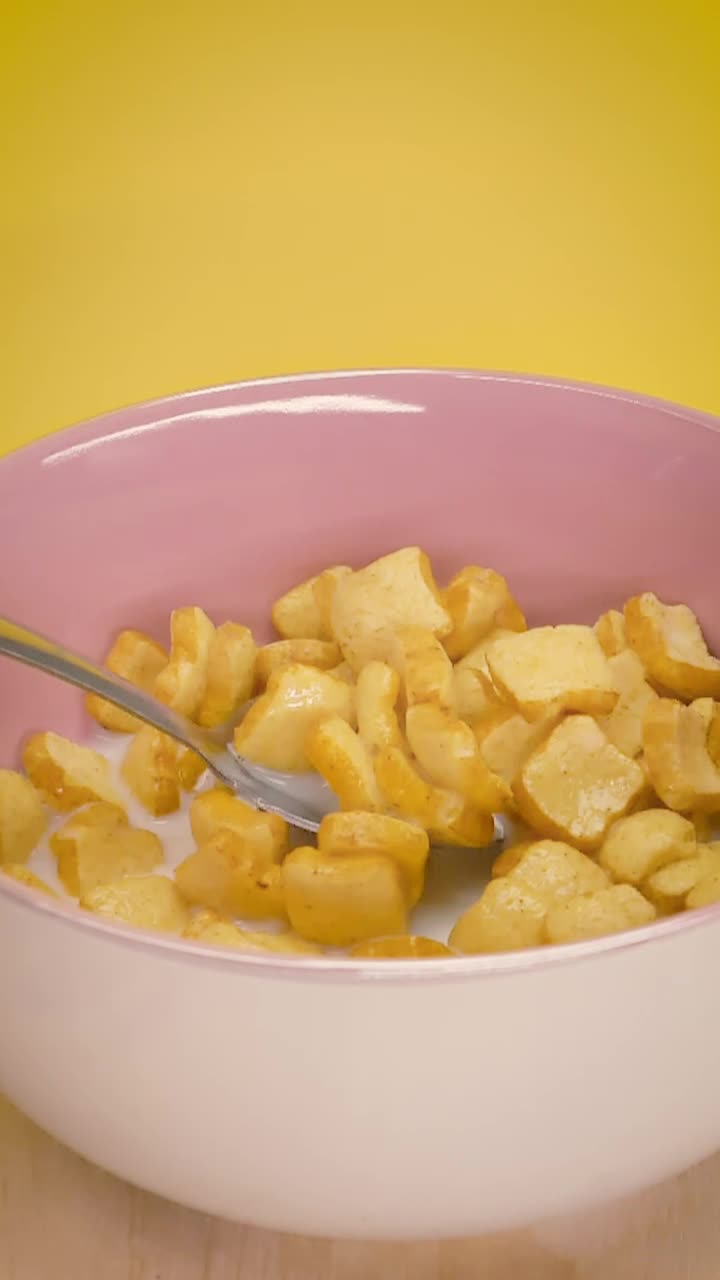 Free Video Stock taking cereal with milk from a bowl with a spoon Live Wallpaper - Free Download