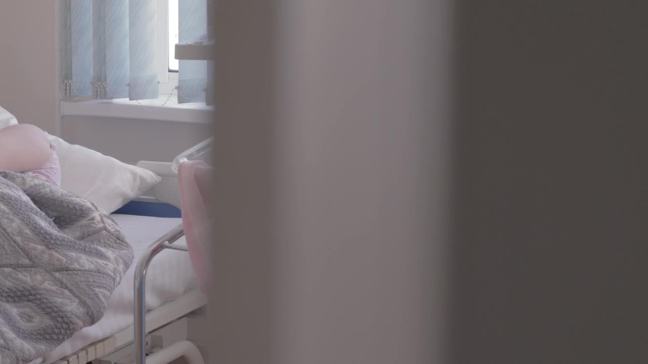Stock Video Mother Sleeping In A Maternity War Animated Wallpaper - Free Download