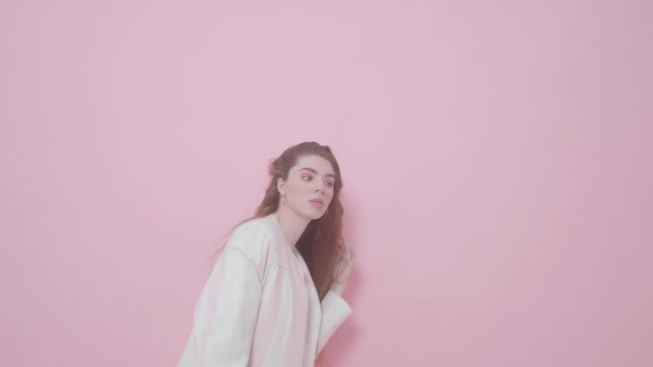 Video Stock Professional Photo Session With A Young Model Live Wallpaper Free - Free Download