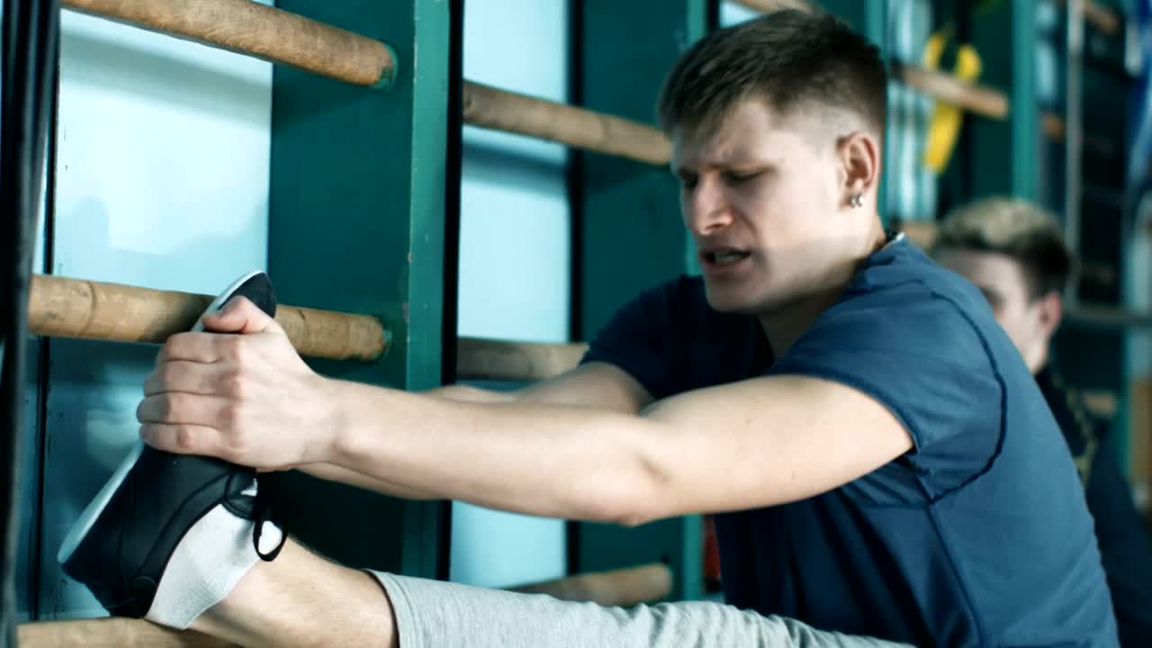 Free Video Stock Sportsman Stretching In The Gym Live Wallpaper - Free Download