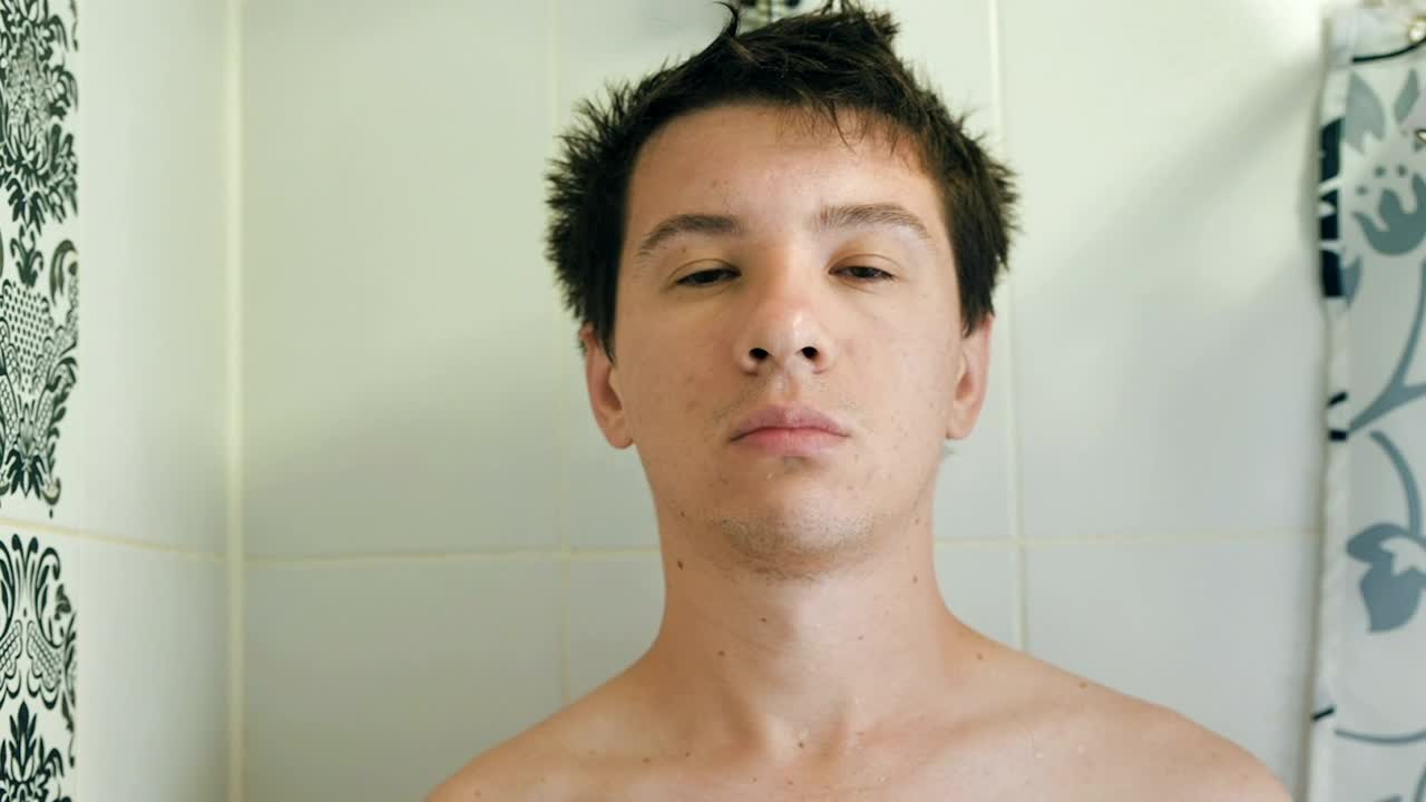 Free Video Stock Sleepy Man Taking A Shower Live Wallpaper - Free Download