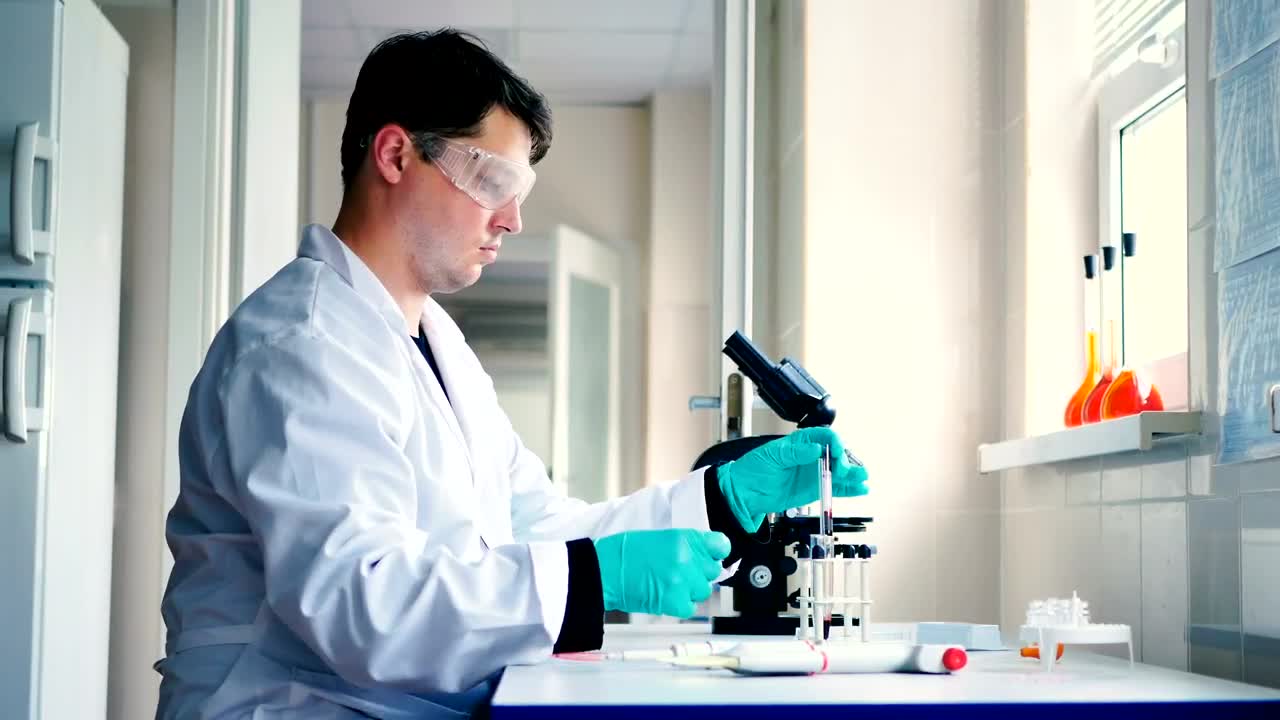 Free Stock Video Scientist In A Laboratory Preparing A Sample Live Wallpaper - Free Download