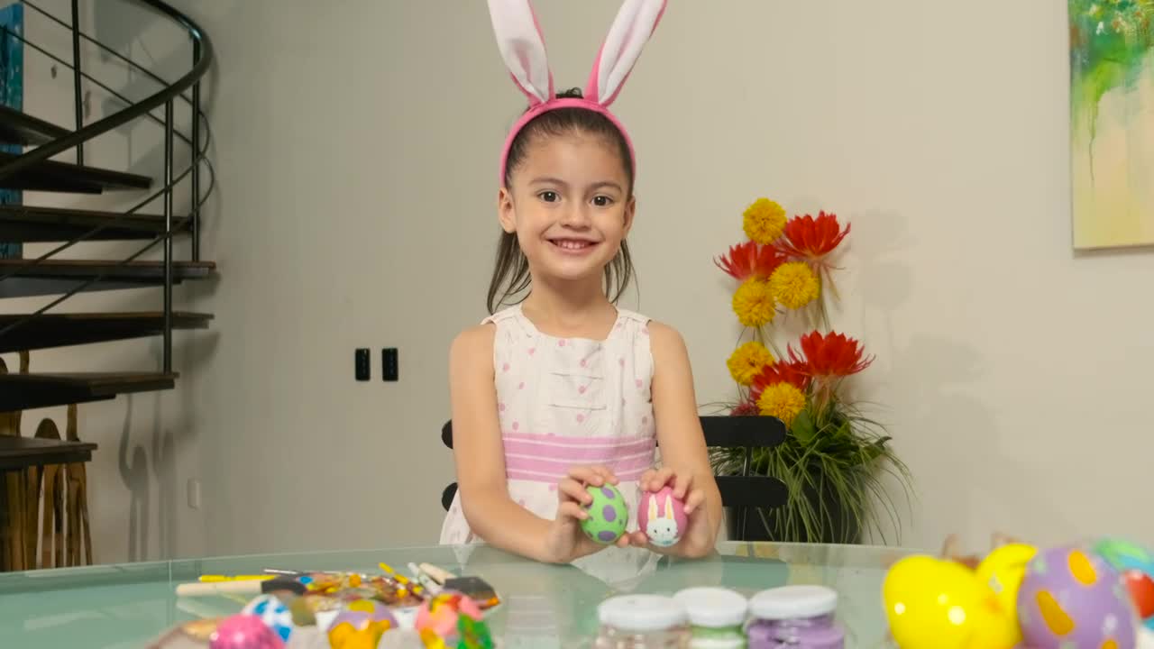 Video Stock Portrait Of A Girl With Easter Eggs Live Wallpaper Free - Free Download