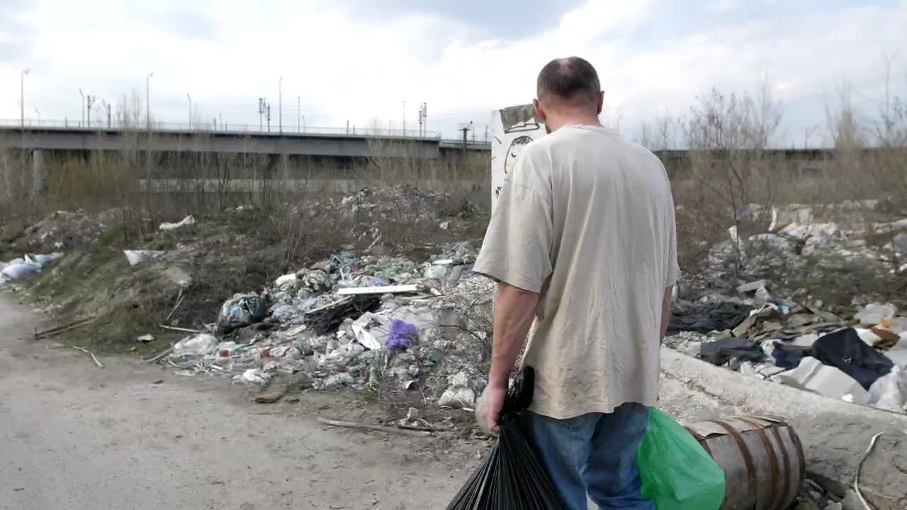 Video Stock Poor Man Carrying Trash Bags Live Wallpaper Free - Free Download