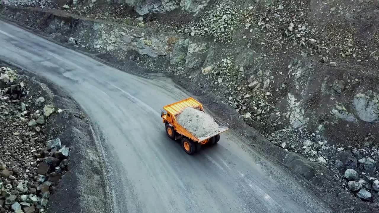 Stock Video Heavy Truck Transporting Material Animated Wallpaper - Free Download