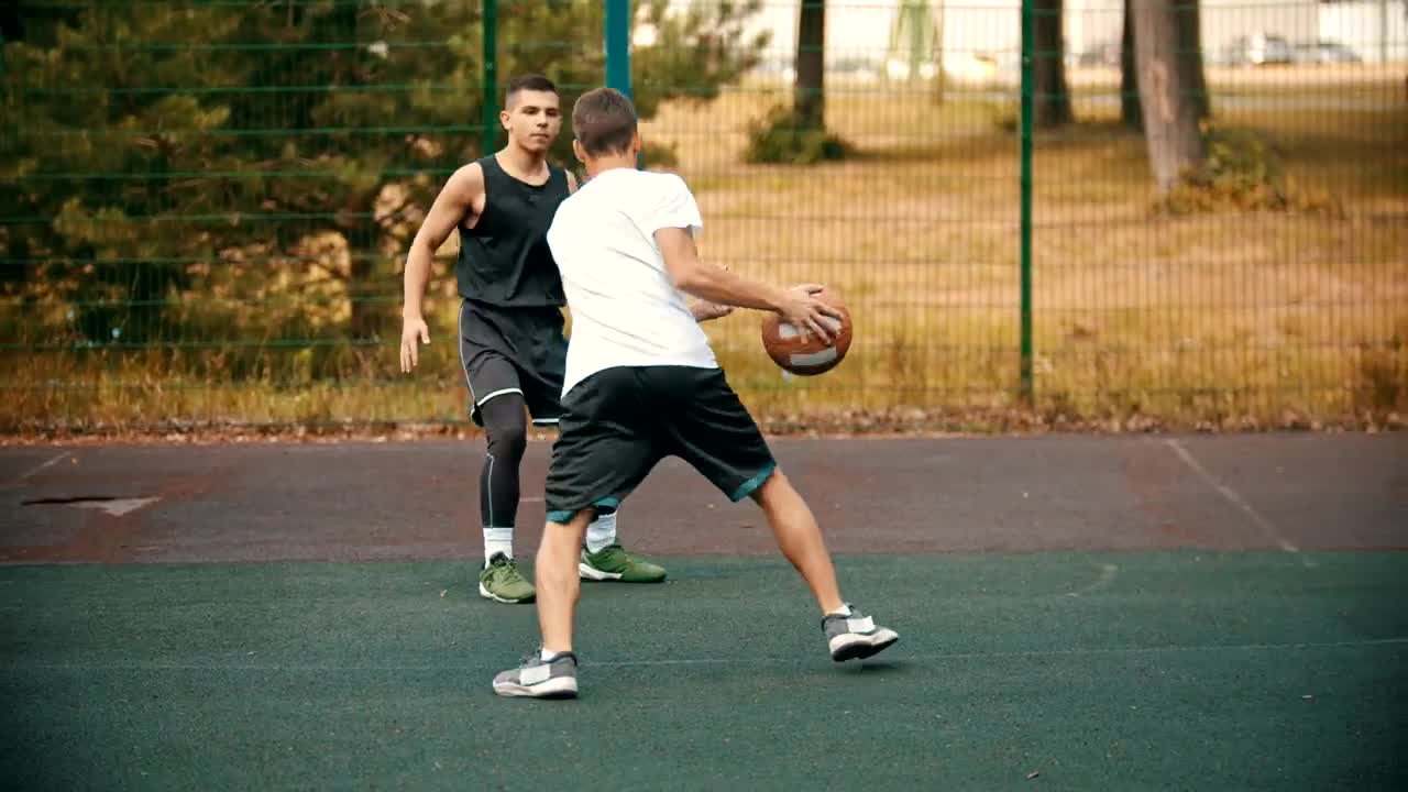 Free Stock Video Two Men Playing Basketball In A Park Live Wallpaper - Free Download