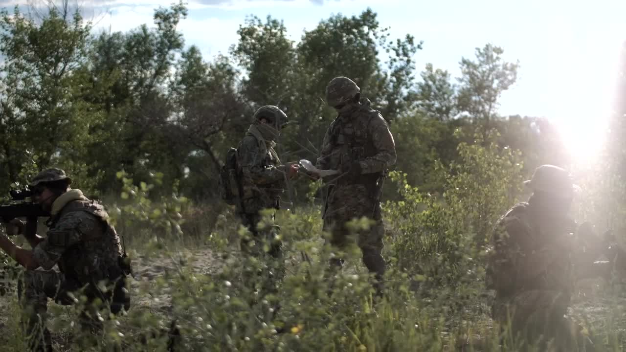 Free Video Stock Soldiers Looking At Map On The Battlefield Live Wallpaper - Free Download