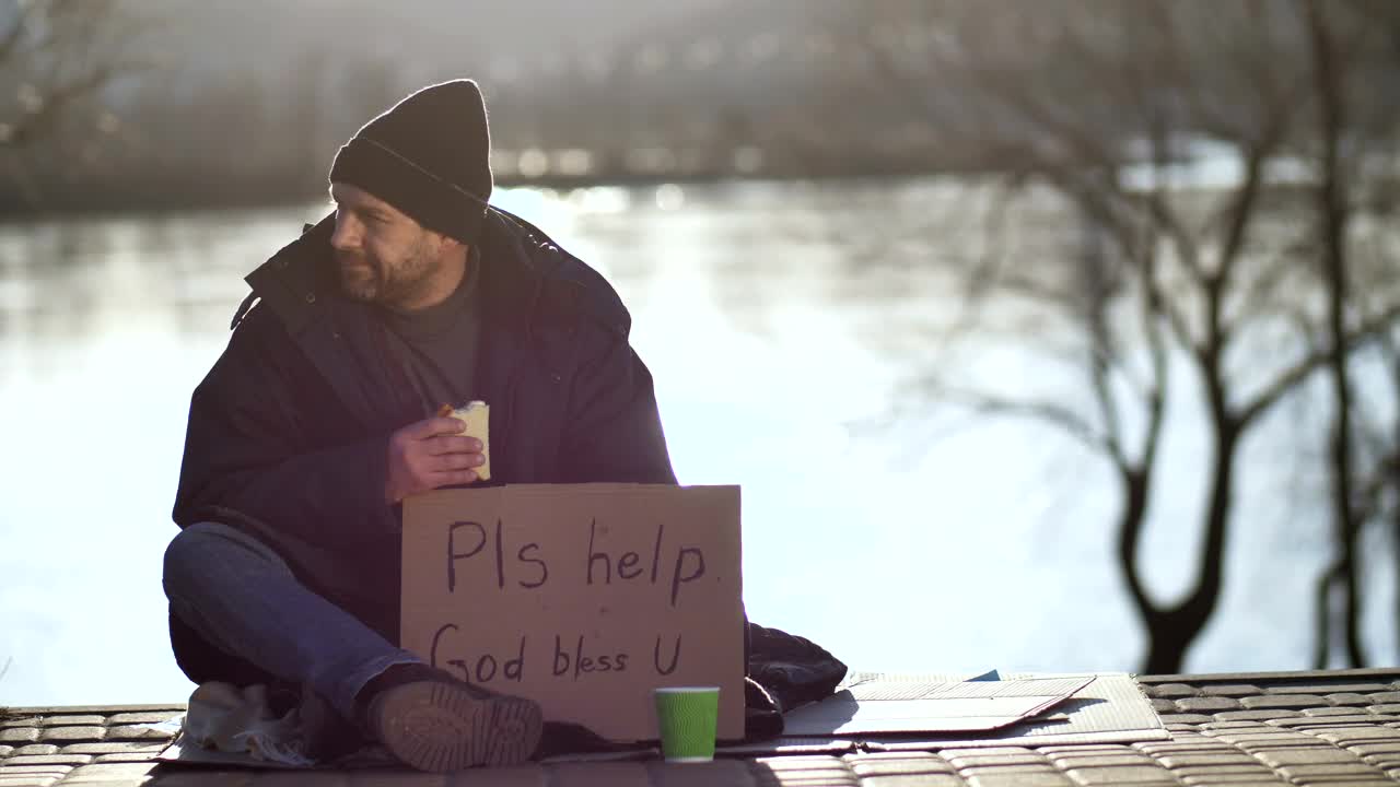 Video Stock Poor Man Eating While Begging Live Wallpaper Free - Free Download