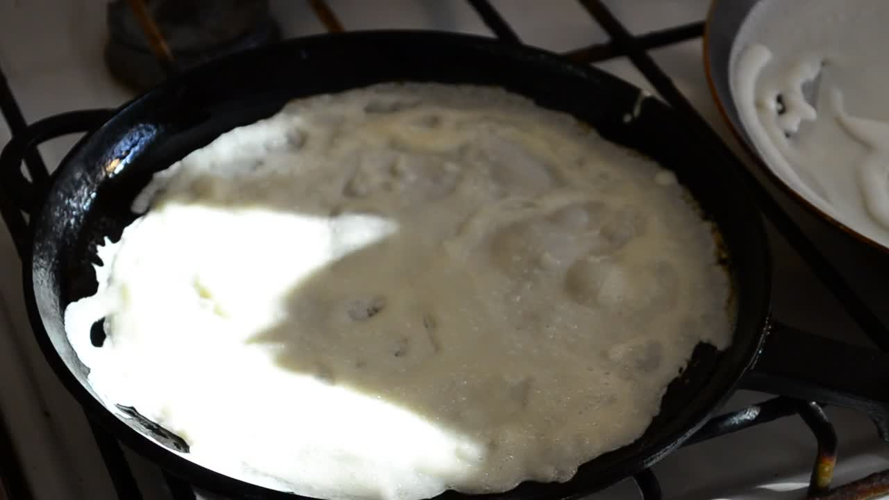Stock Video Cooking A Crepe In A Pan Live Wallpaper For PC - Free Download