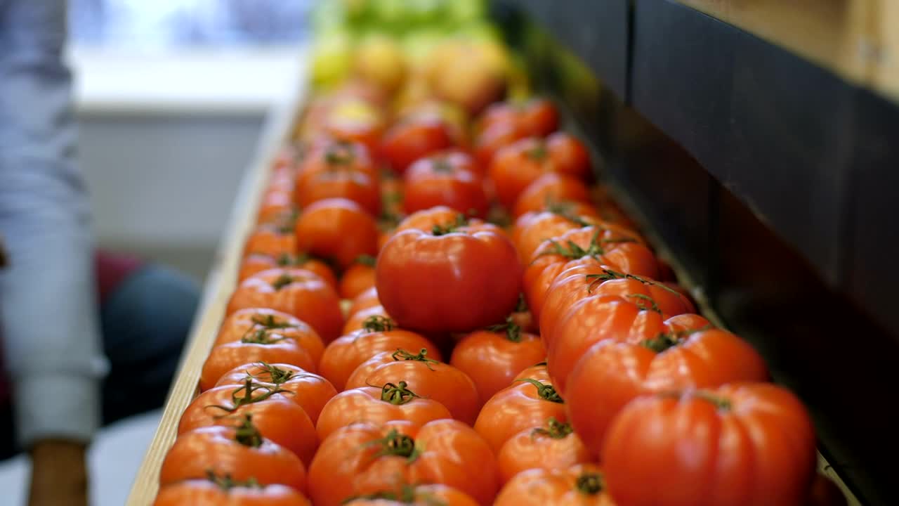 Video Stock Choosing Fresh Groceries At The Store Live Wallpaper For PC - Free Download