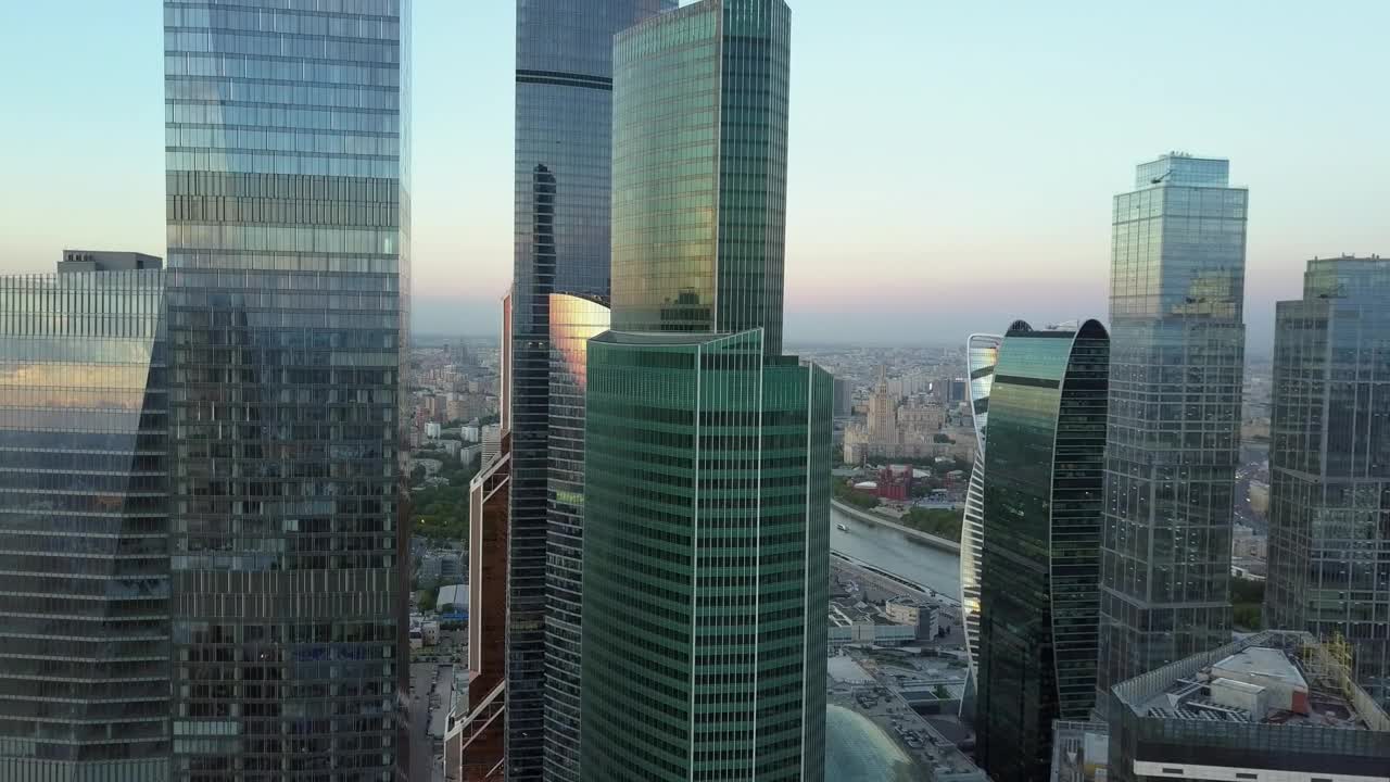 Stock Video Beautiful Skyscrapers Reflecting The City Live Wallpaper For PC - Free Download