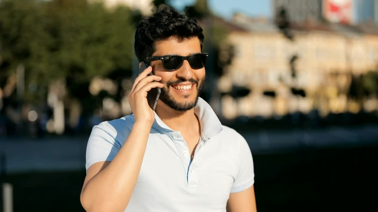 Stock Video Man Talking On Cell Phone At Downtow Animated Wallpaper - Free Download