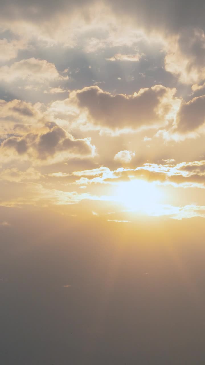 Free Video Stock the sun hiding on the horizon Live Wallpaper - Free Download