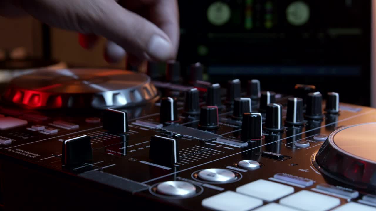 Stock Video Dj Using Their Equipment Live Wallpaper For PC - Free Download