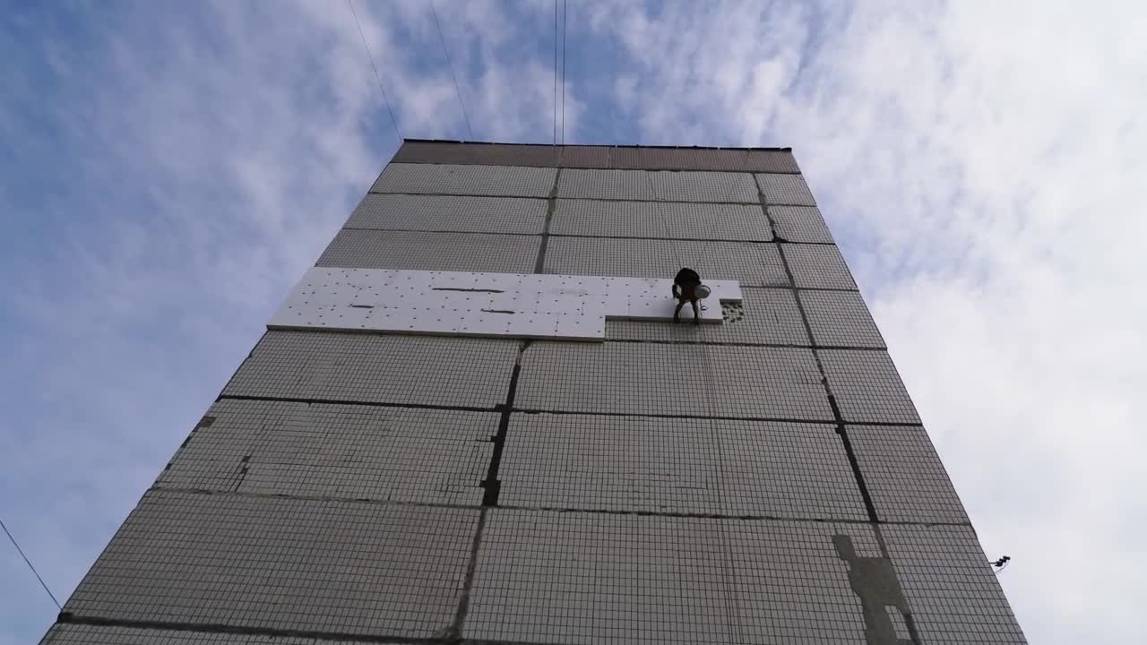 Video Stock Climber Working On A Multi Story Building Live Wallpaper For PC - Free Download