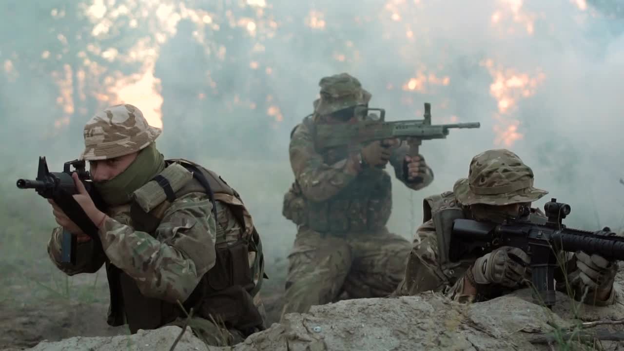 Free Video Stock Soldiers In The Middle Of A War Zone Live Wallpaper - Free Download