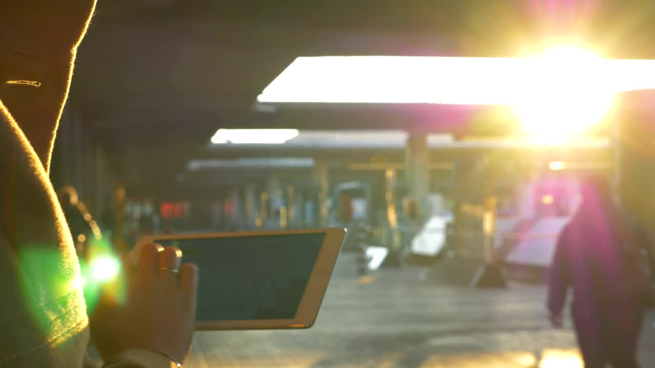 Video Stock Chatting While Waiting For A Train Live Wallpaper For PC - Free Download